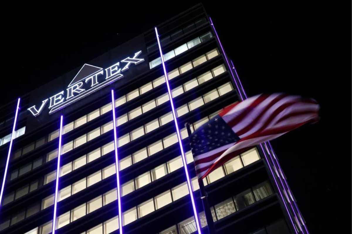 Vertex exterior commercial building with lighted sign/letters