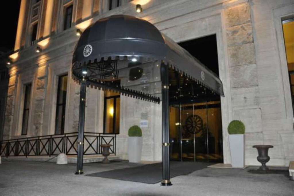 entrance canopy at hotel/ residential building in city