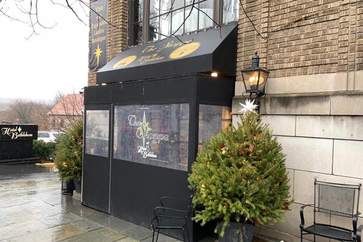 exploring-the-different-types-of-graphics-for-your-winter-vestibule