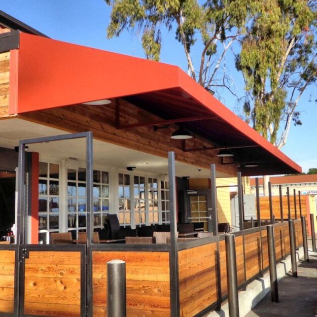 enhancing-customer-experience-with-elegant-patio-awnings-for-restaurants